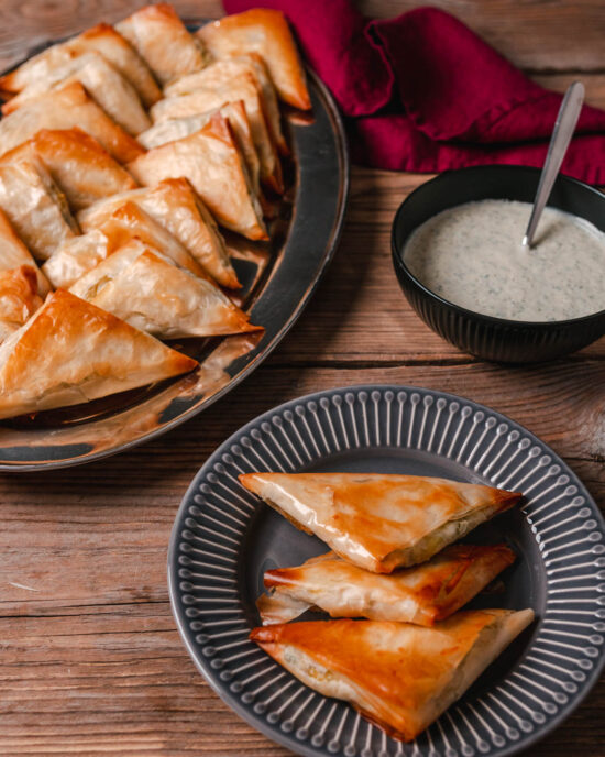 Vegi-Samosas mit Minz-Rajta