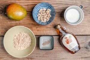 Porridge mit Mango und Cashews
