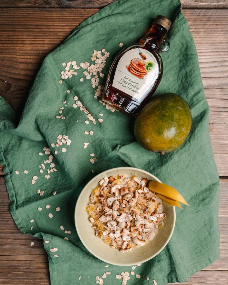 Porridge mit Mango und Cashews