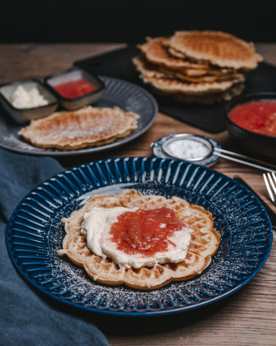 Isländische Waffeln mit Rhabarberkompott