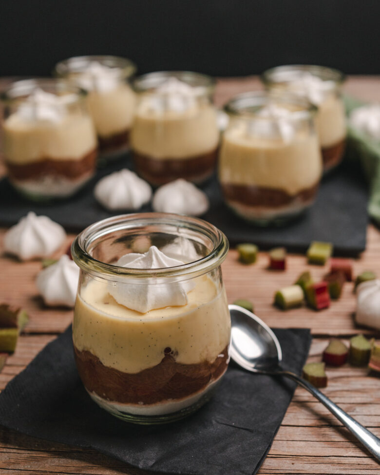 Rhabarber Vanille Dessert mit Meringues