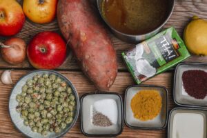 Süsskartoffel - Apfel - Suppe mit Wasabinüssen