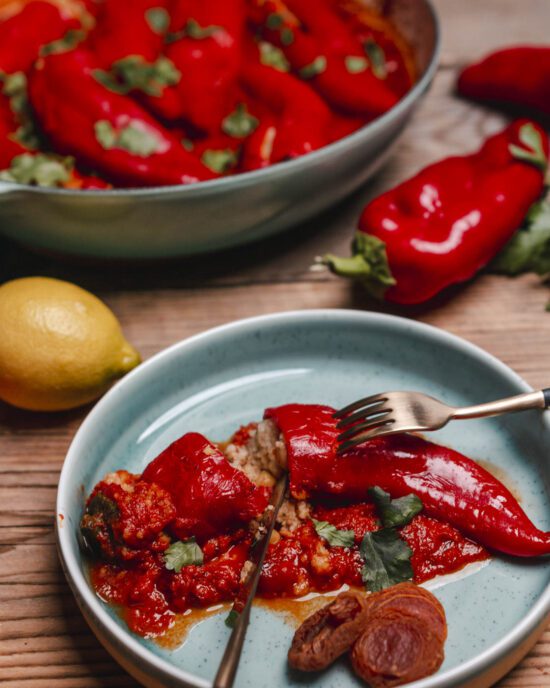Spitzpaprikas gefüllt mit Couscous