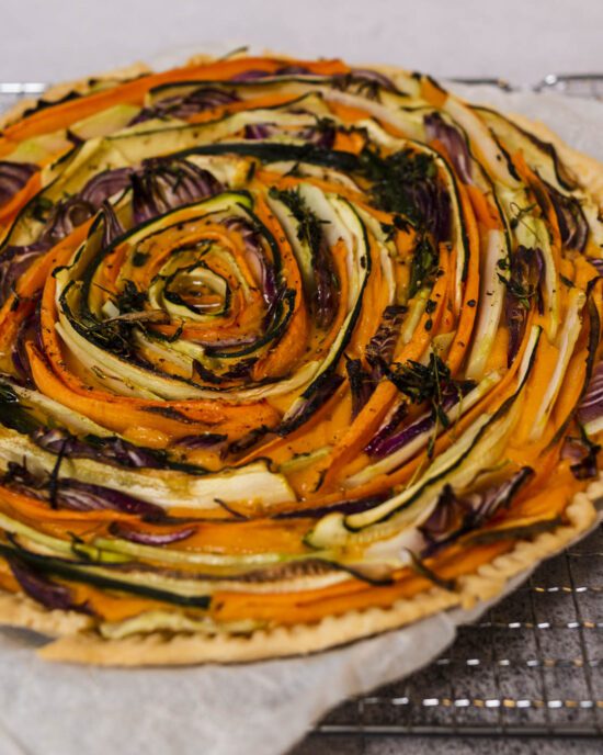Vegane Gemüse-Quiche mit Süsskartoffeln