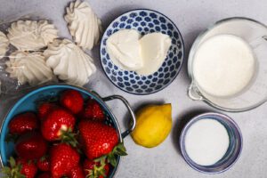Erdbeer Meringues Halbgefrorenes Rezept
