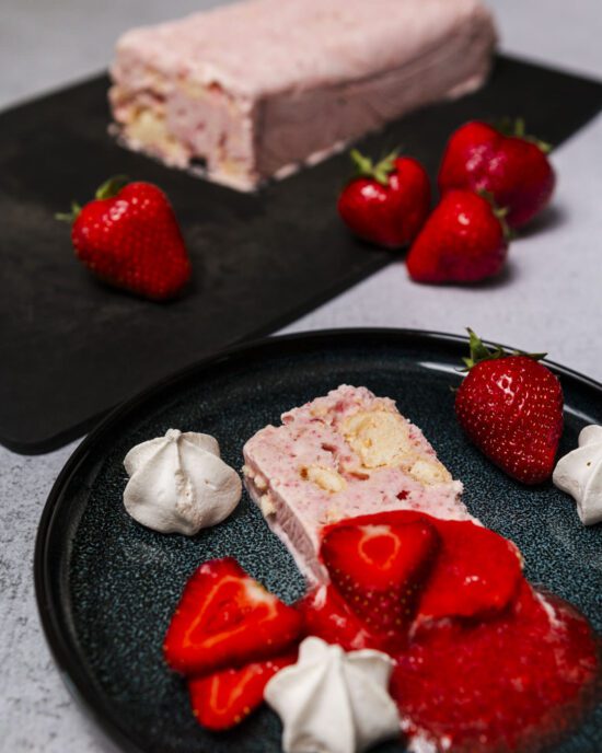 Erdbeer Meringues Halbgefrorenes Rezept
